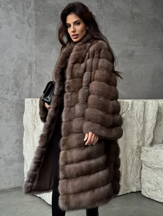 Шуба из куницы V-образный воротник