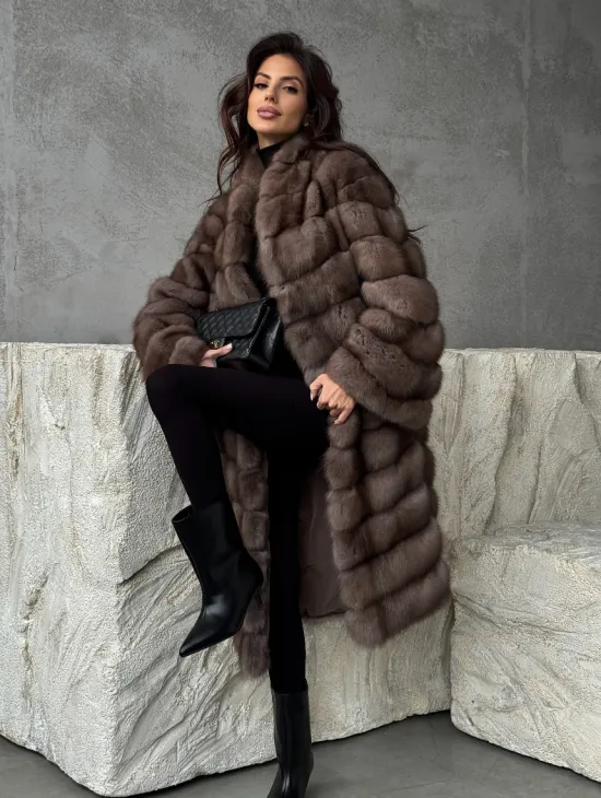 Шуба из куницы V-образный воротник