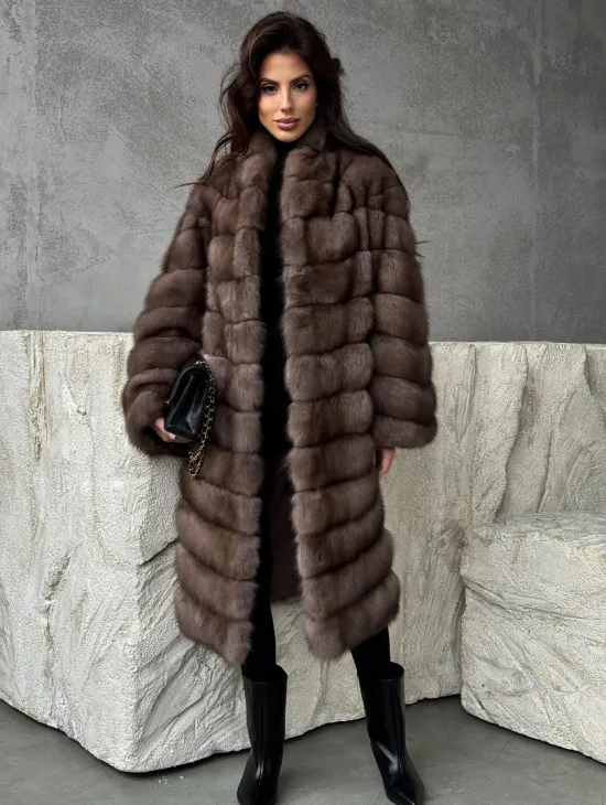 Шуба из куницы V-образный воротник