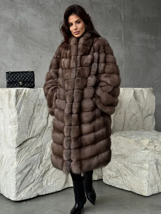 Шуба из куницы V-образный воротник