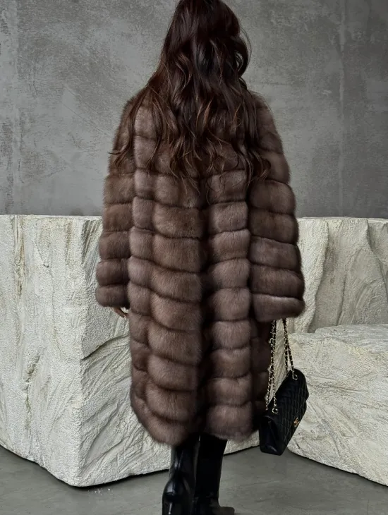 Шуба из куницы V-образный воротник