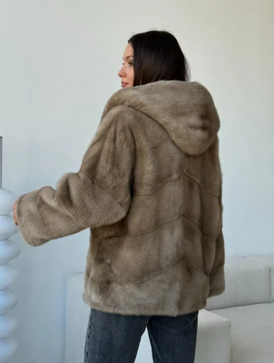 Короткая  норковая шуба с капюшоном