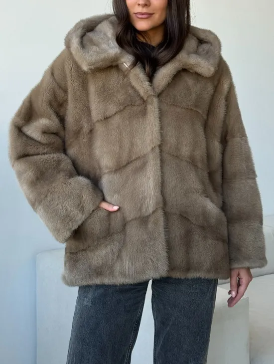 Короткая  норковая шуба с капюшоном