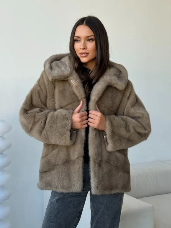 Короткая  норковая шуба с капюшоном