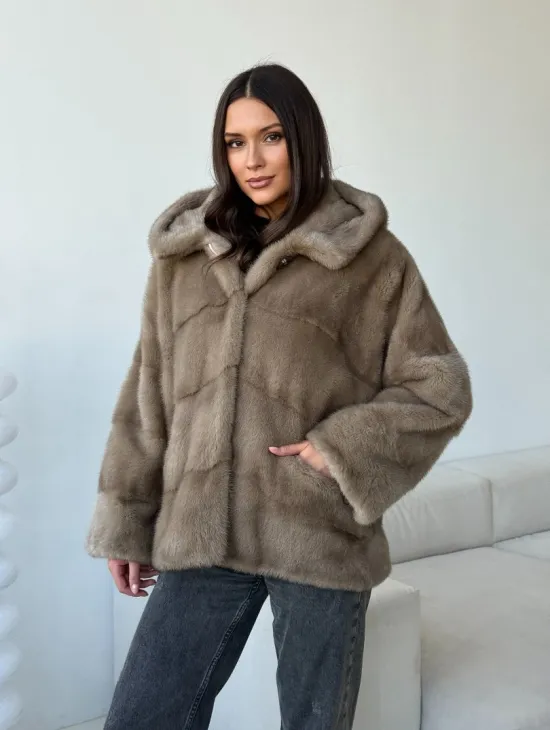 Короткая  норковая шуба с капюшоном