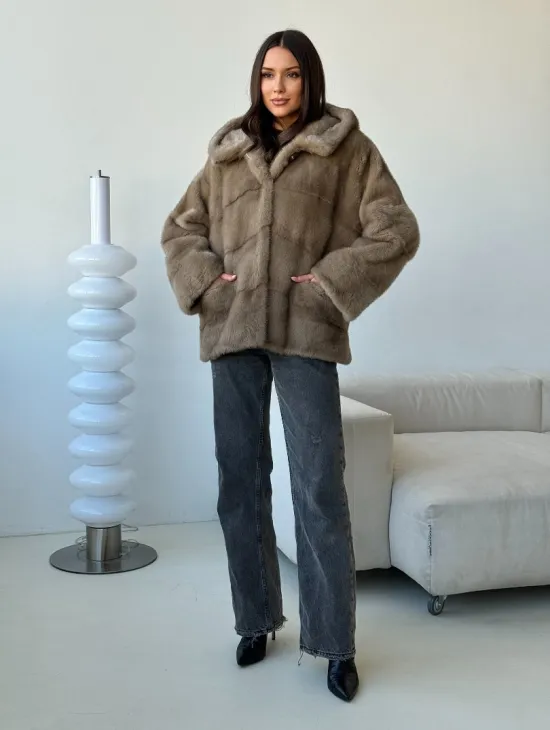 Короткая  норковая шуба с капюшоном
