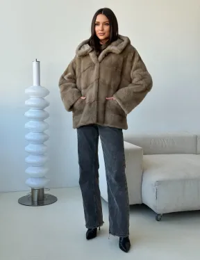 Короткая  норковая шуба с капюшоном