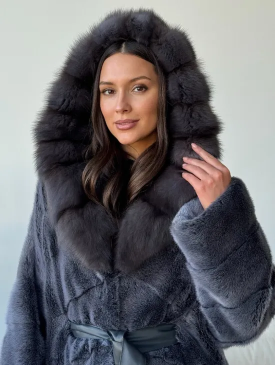Длинная норковая шуба с куницей капюшон