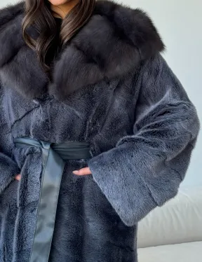 Длинная норковая шуба с куницей капюшон