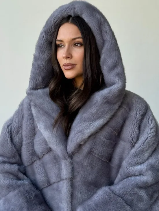 Голубая норковая шуба с капюшоном oversize