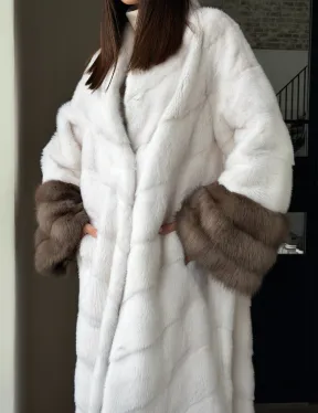 Белая норковая шуба с манжетами из меха куницы - фото 1
