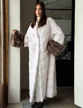 Белая норковая шуба с манжетами из меха куницы - фото 13