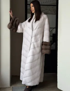 Белая норковая шуба с манжетами из меха куницы - фото 12