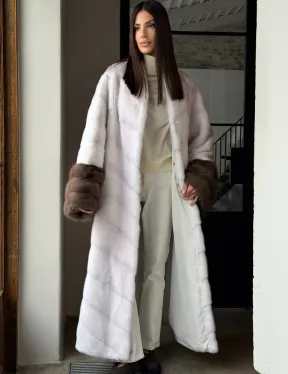 Белая норковая шуба с манжетами из меха куницы - фото 0