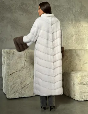 Белая норковая шуба с манжетами из меха куницы