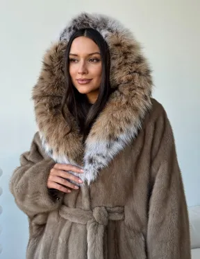 Норка - шуба летучая мышь с капюшоном рысь