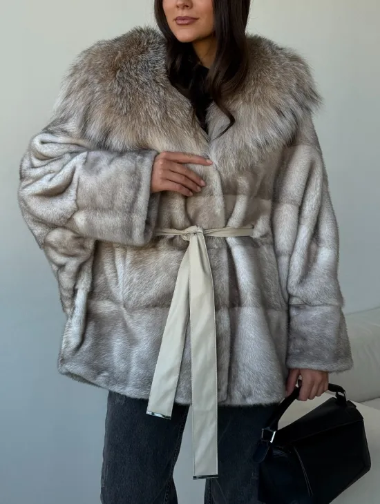 Шуба из натуральной норки с капюшоном из рыси
