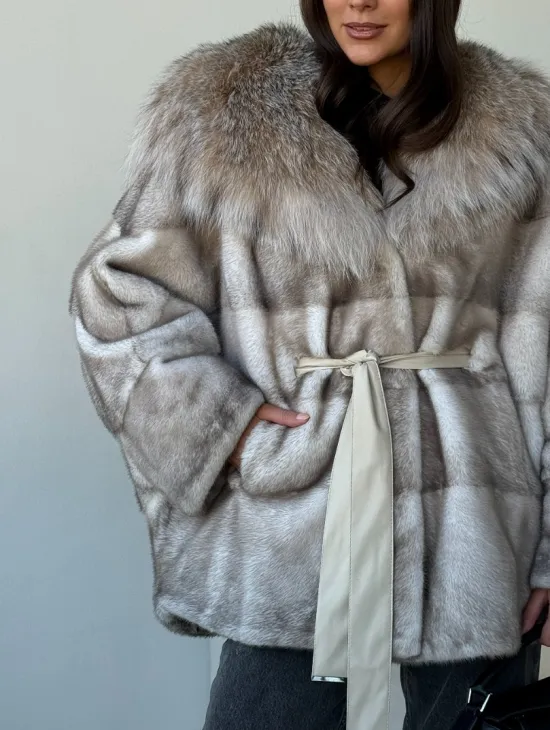 Шуба из натуральной норки с капюшоном из рыси