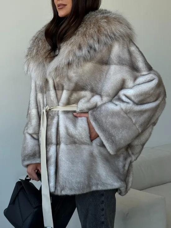 Шуба из натуральной норки с капюшоном из рыси