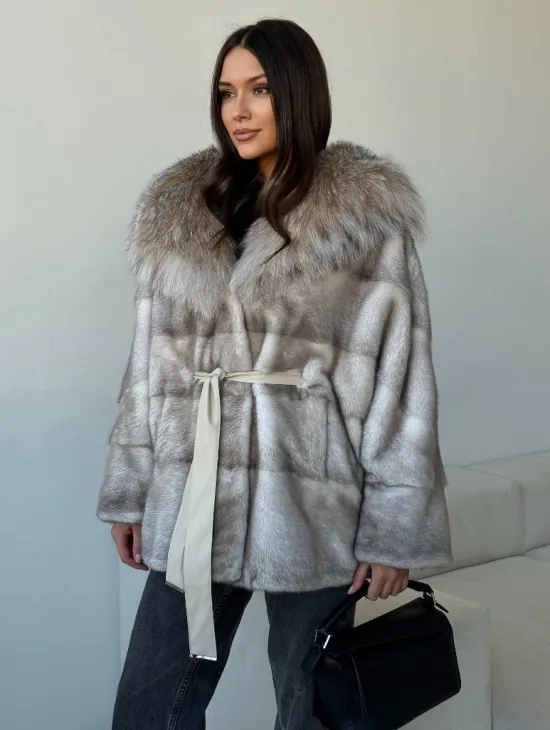 Шуба из натуральной норки с капюшоном из рыси