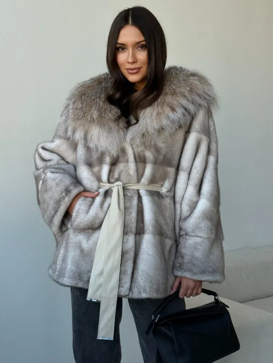 Шуба из натуральной норки с капюшоном из рыси
