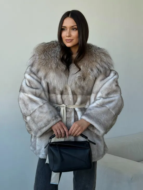 Шуба из натуральной норки с капюшоном из рыси