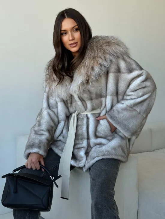 Шуба из натуральной норки с капюшоном из рыси