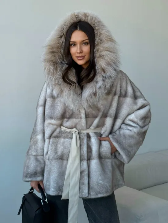 Шуба из натуральной норки с капюшоном из рыси
