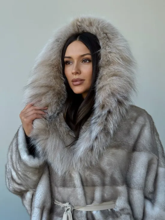 Шуба из натуральной норки с капюшоном из рыси