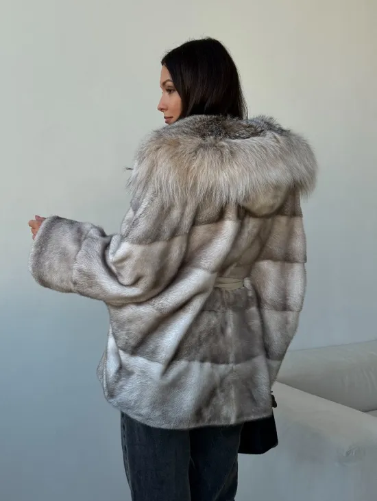 Шуба из натуральной норки с капюшоном из рыси