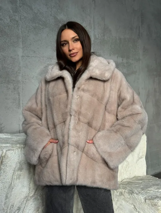 Норковый полушубок с капюшоном в цвете пудра