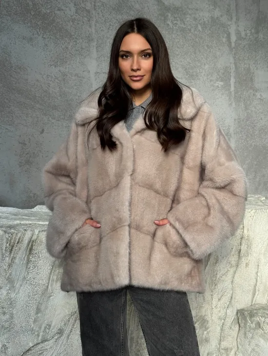Норковый полушубок с капюшоном в цвете пудра
