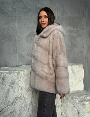 Норковый полушубок с капюшоном в цвете пудра