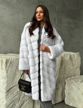 Белая норковая шуба с V-образным воротником