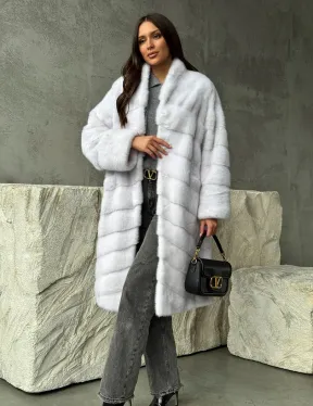 Белая норковая шуба с V-образным воротником