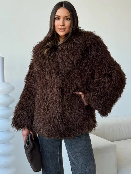 Коричневая шуба из ламы
