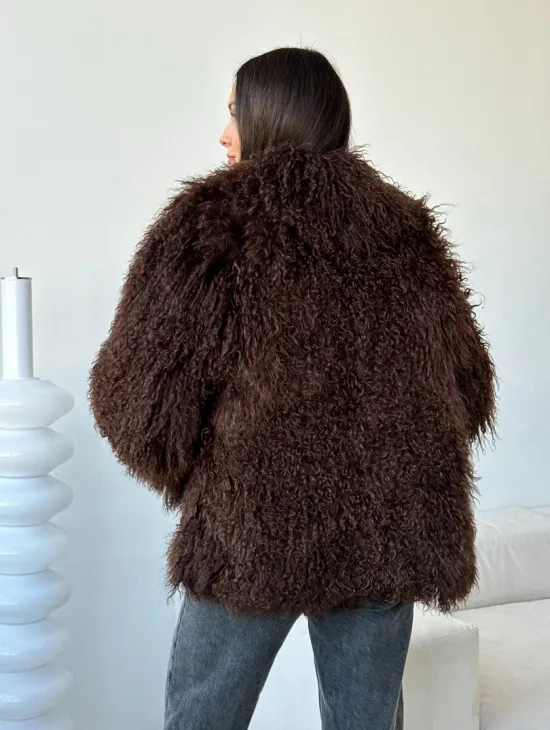Коричневая шуба из ламы