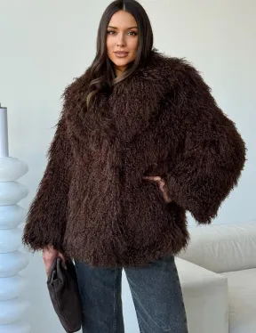 Коричневая шуба из ламы