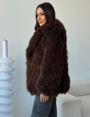 Коричневая шуба из ламы