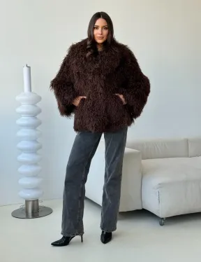 Коричневая шуба из ламы