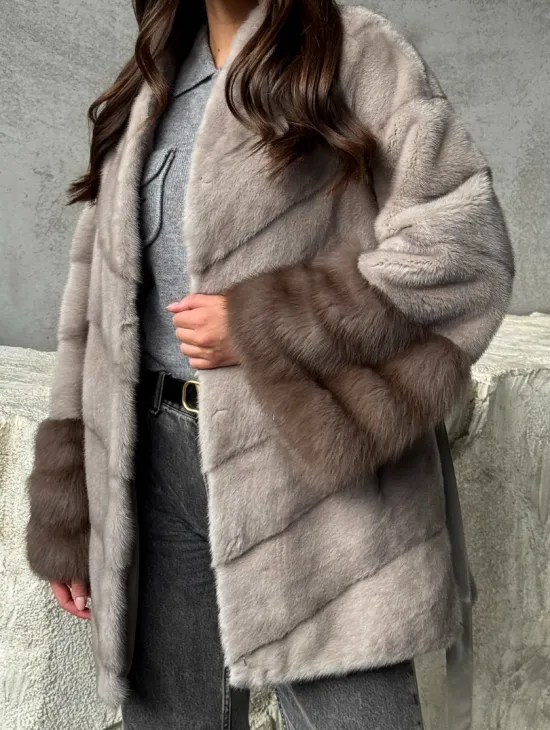 Норковое полупальто с меховыми манжетами из куницы