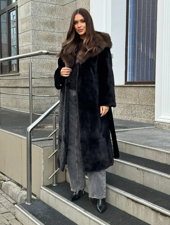 Черная норковая шуба с капюшоном куница