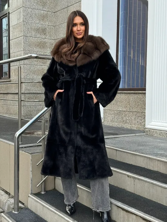 Черная норковая шуба с капюшоном куница