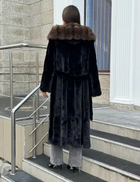 Черная норковая шуба с капюшоном куница