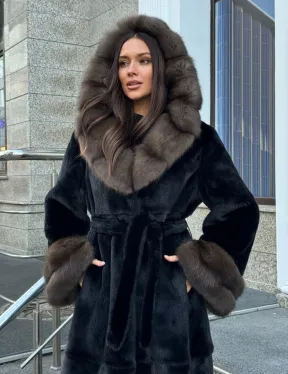 Черная шуба из меха SAGA FURS с отделкой из куницы