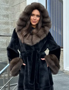 Черная шуба из меха SAGA FURS с отделкой из куницы