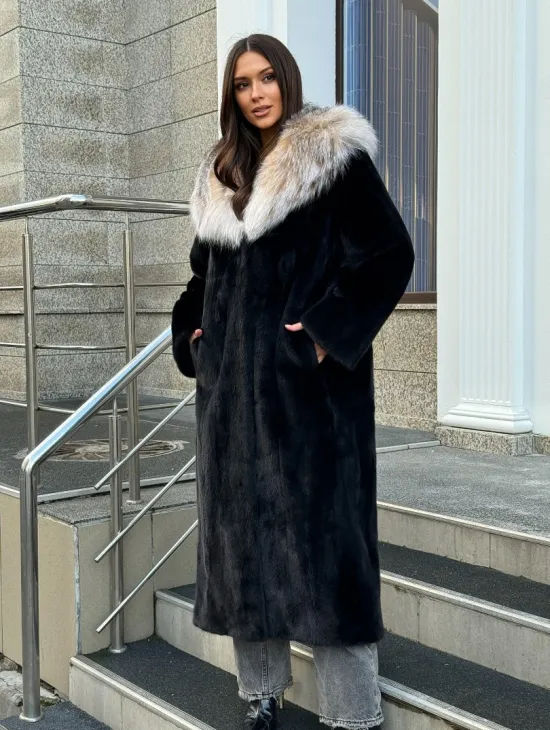 Черная норковая шуба с капюшоном из рыси