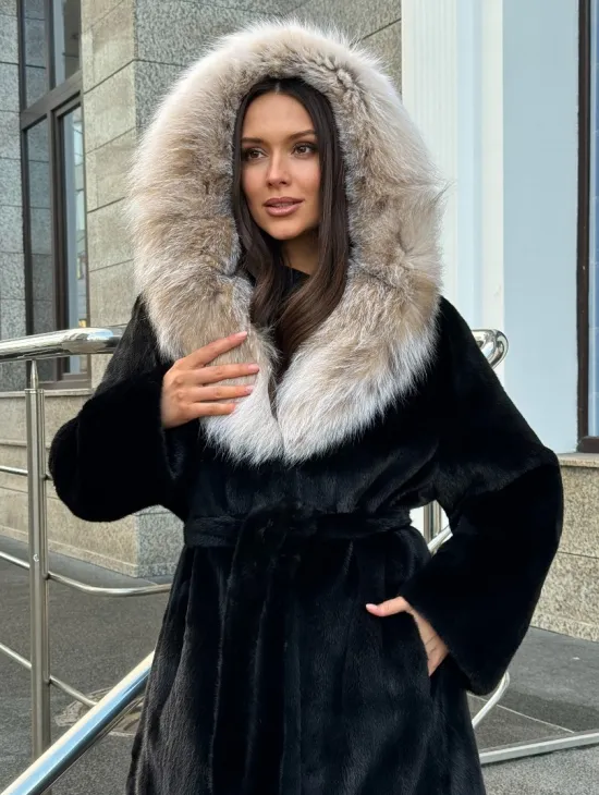 Черная норковая шуба с капюшоном из рыси