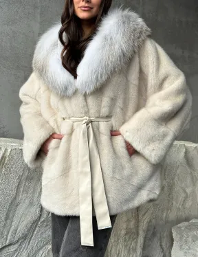 Светлая норковая шуба - летучка с капюшоном