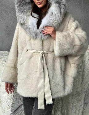 Светлая норковая шуба - летучка с капюшоном